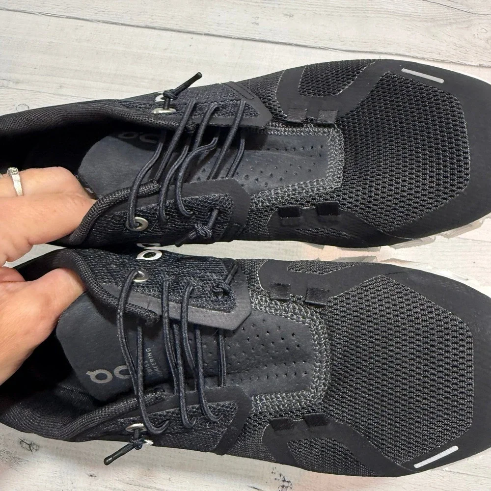 ON cloud 5 womens black shoes size 8